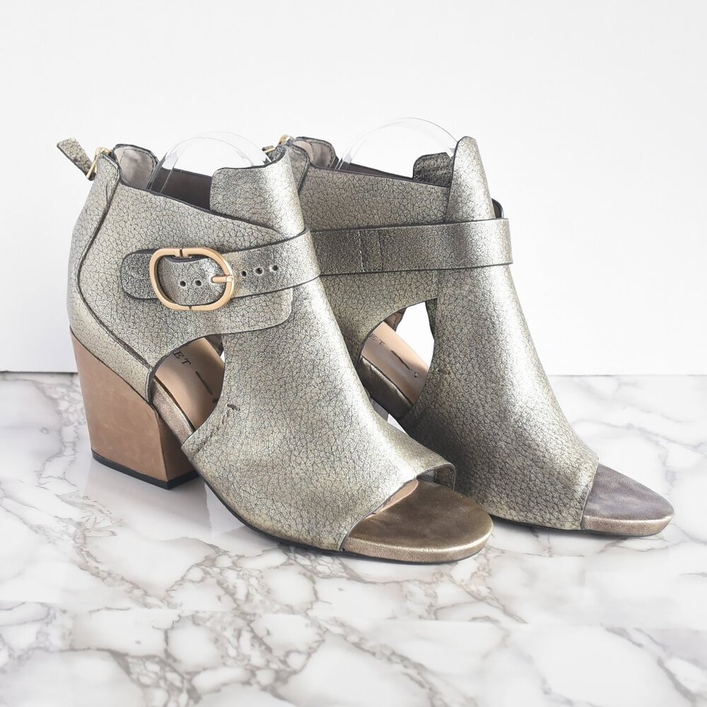 NWOT Naked Feet Soft Gold Metallic Lyra Leather Peep-toe Heel Bootie Size 9.5